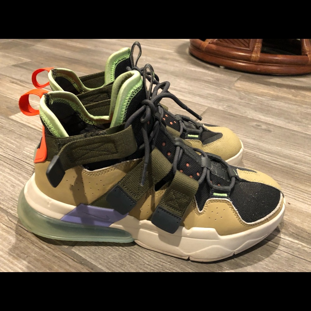 Nike Air Edge 270
